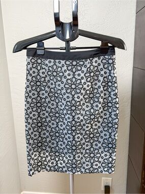 Halogen Black White Floral Embroidered Sheer Overlay Skirt Size 4 Petite